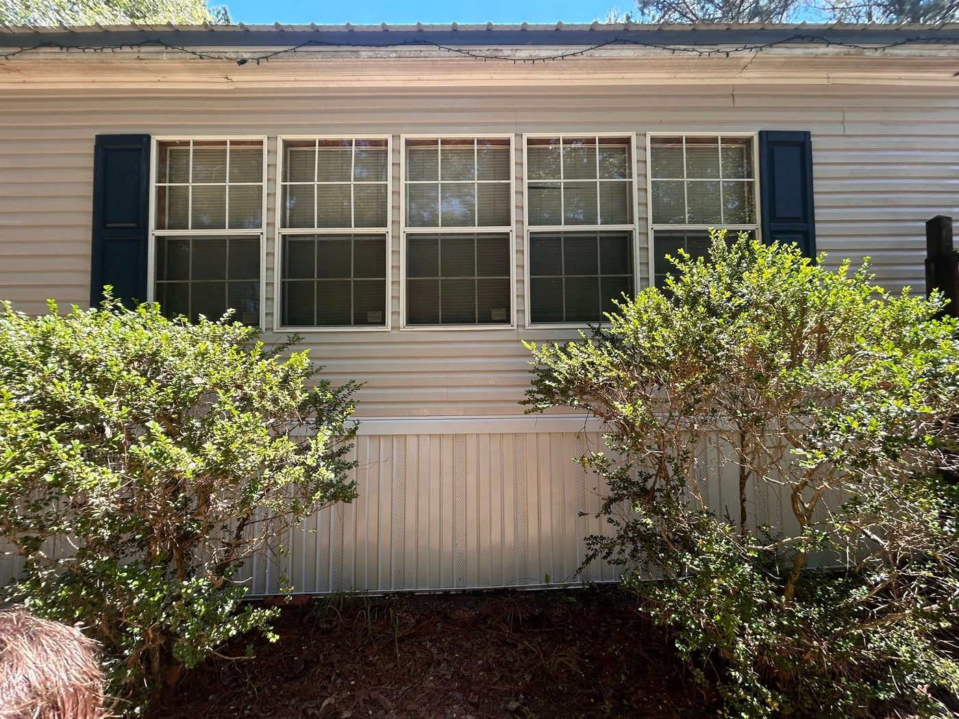 Same mobile home front clean and bright after a soft wash